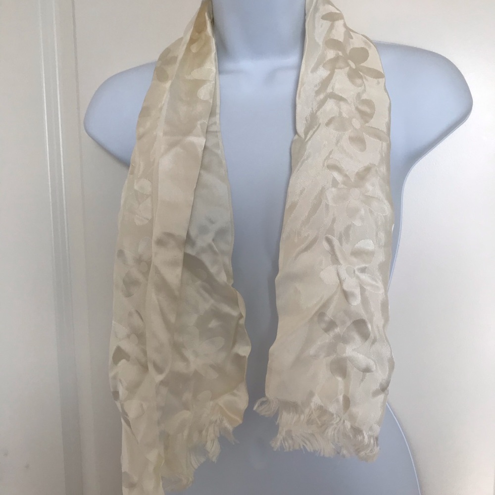 White flower silky scarf